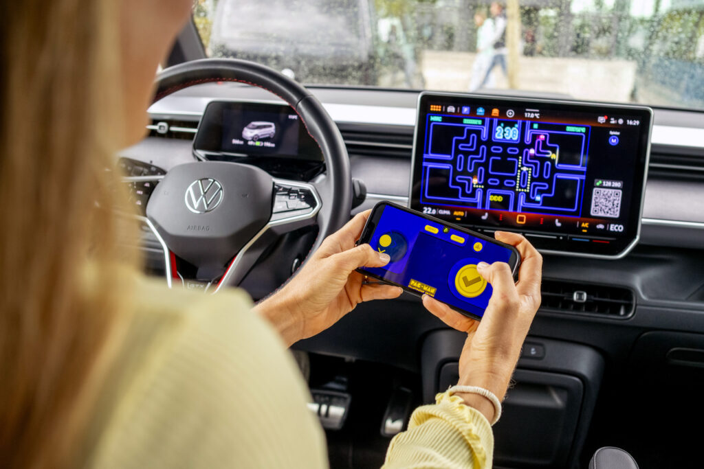  This Could Be The End Of Holding Your Phone At Red Lights In Florida